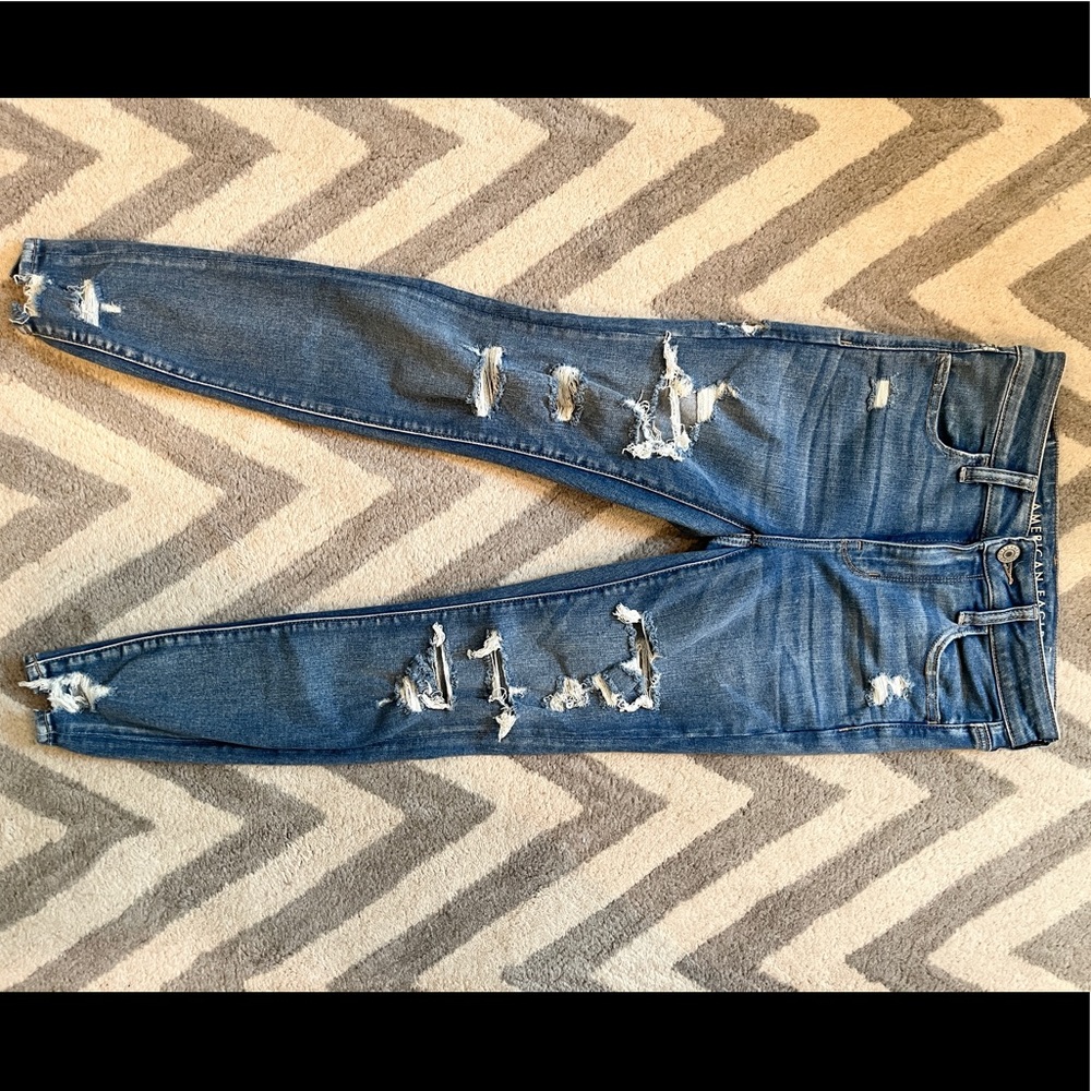 American Eagle distressed denim jeans size 4